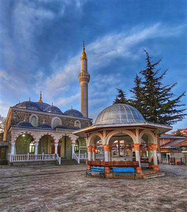 Köprülüzâde Ailesi ve Bölgesel Vakıflar
